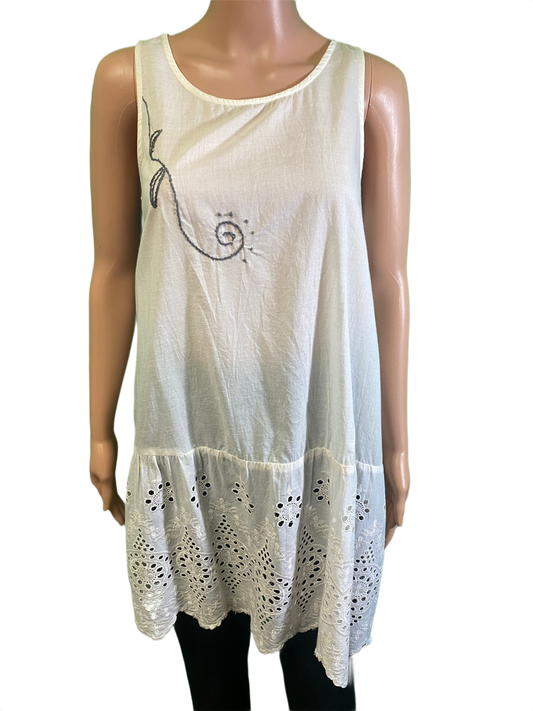 * Embroidered Branch w/ Wide Eyelet Hem - Paper Lace Top