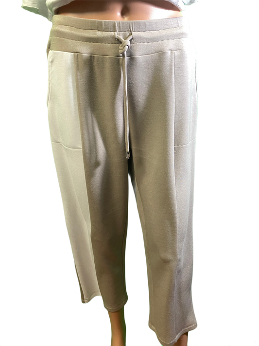 Two-Color Waist-High - Pure Essence Capri